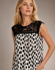 Blouse à pois et dentelle