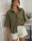 détail boutons blouse kaki