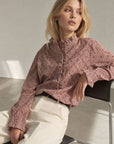 Blouse vichy plumetis à col montant volanté