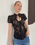 top13856 chemise noire a fleurs boutonnee avec manches bouffantes image 2