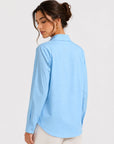 chemise bleu ciel dos ourlet arrondi