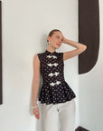 top13864 chemise vintage noire ajustee sans manches a pois image 3