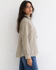 chemise beige profil manches longues