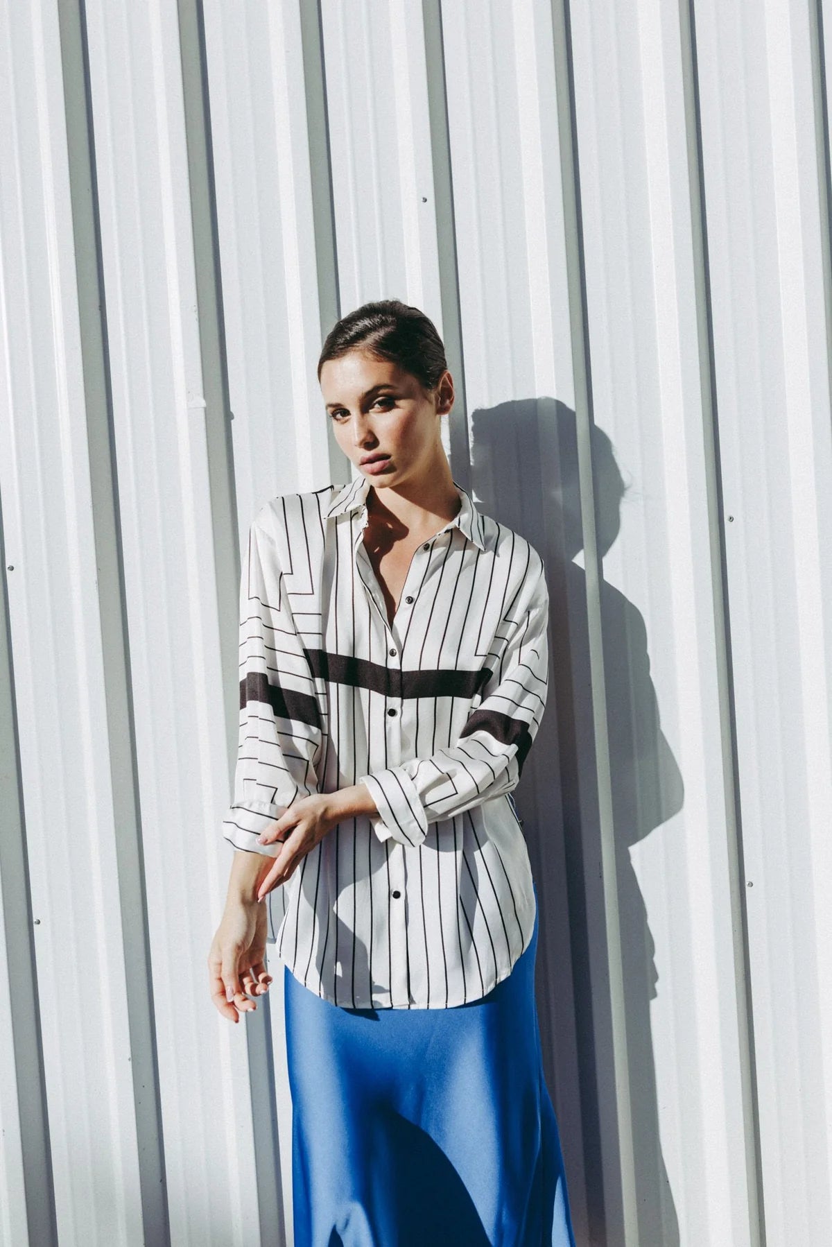 Chemise imprimée à rayures noires et blanches – coupe oversize chic Sapiato
