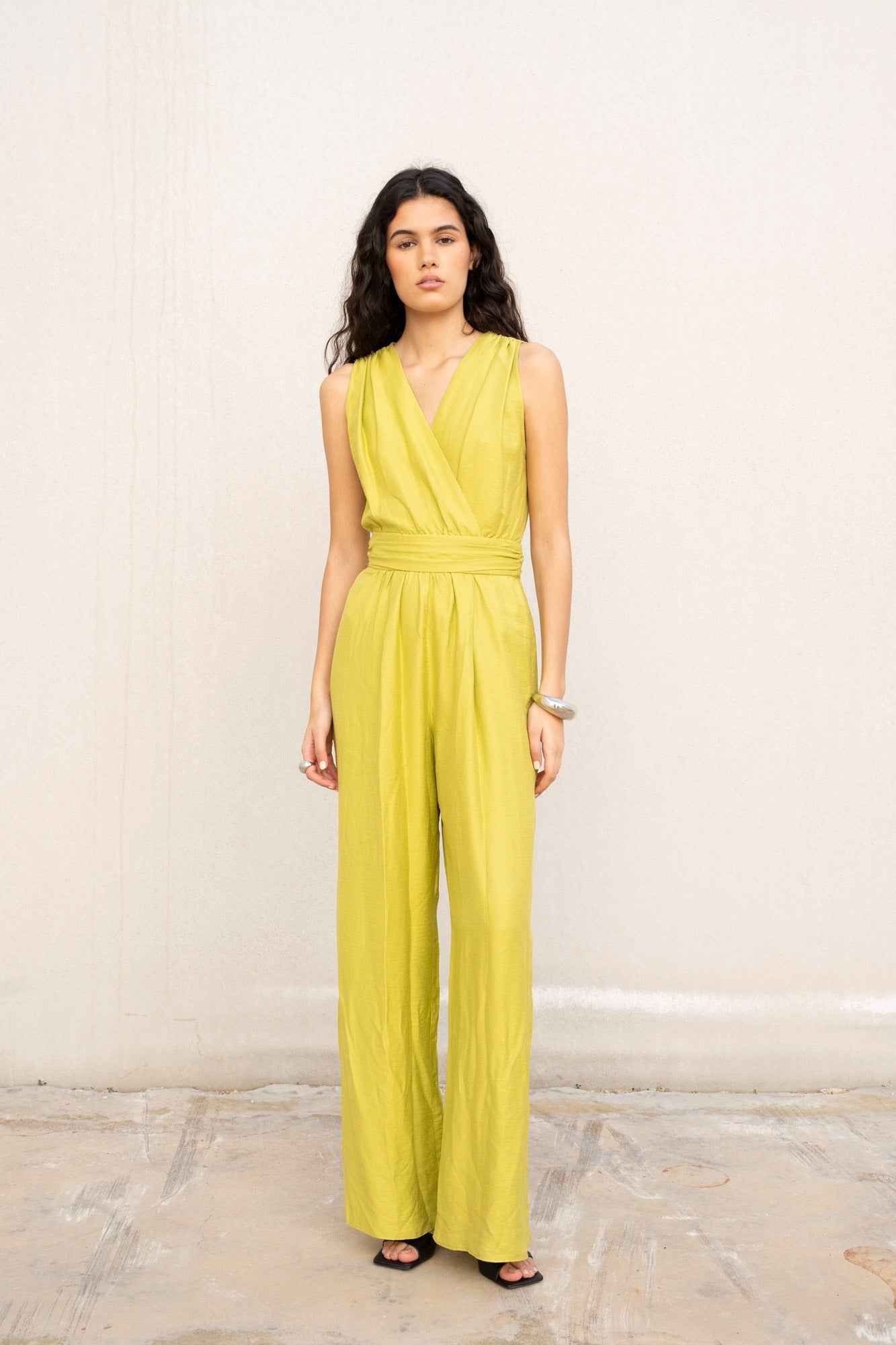 💛 Combinaison fluide femme été couleur pistache – chic, légère et dos croisé Sapiato