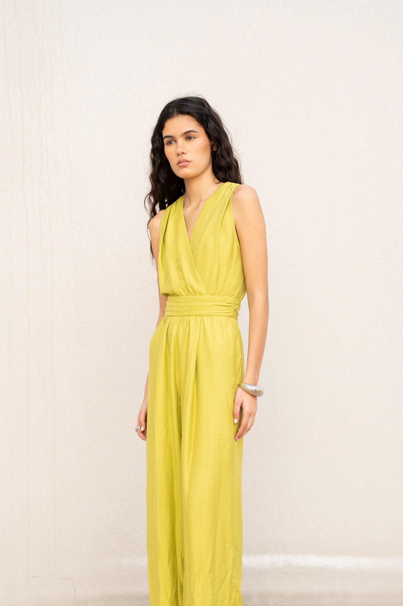 💛 Combinaison fluide femme été couleur pistache – chic, légère et dos croisé Sapiato