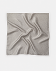 Foulard carré à pois gris clair