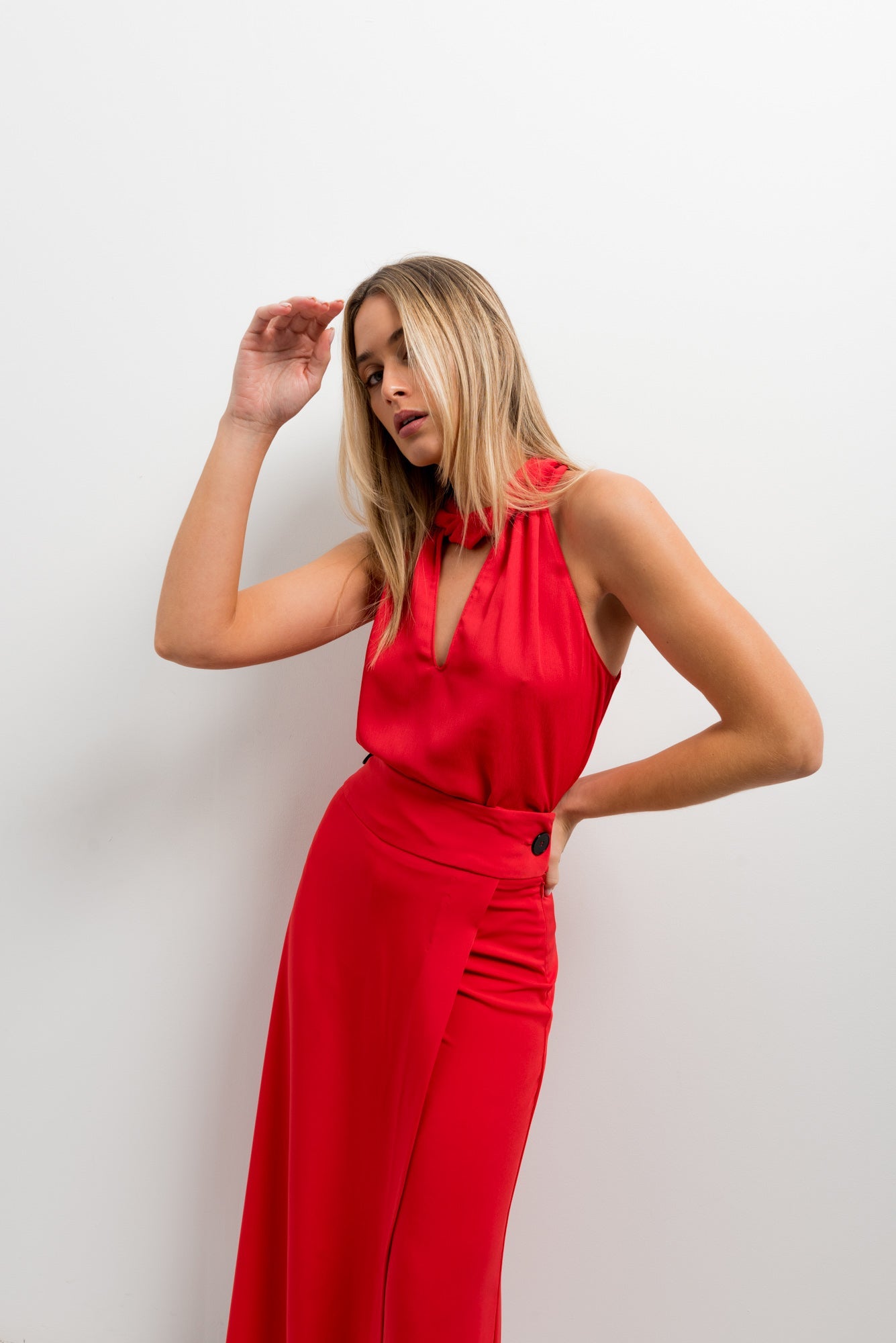 Haut rouge femme col noué – Top décolleté élégant et moderne Sapiato