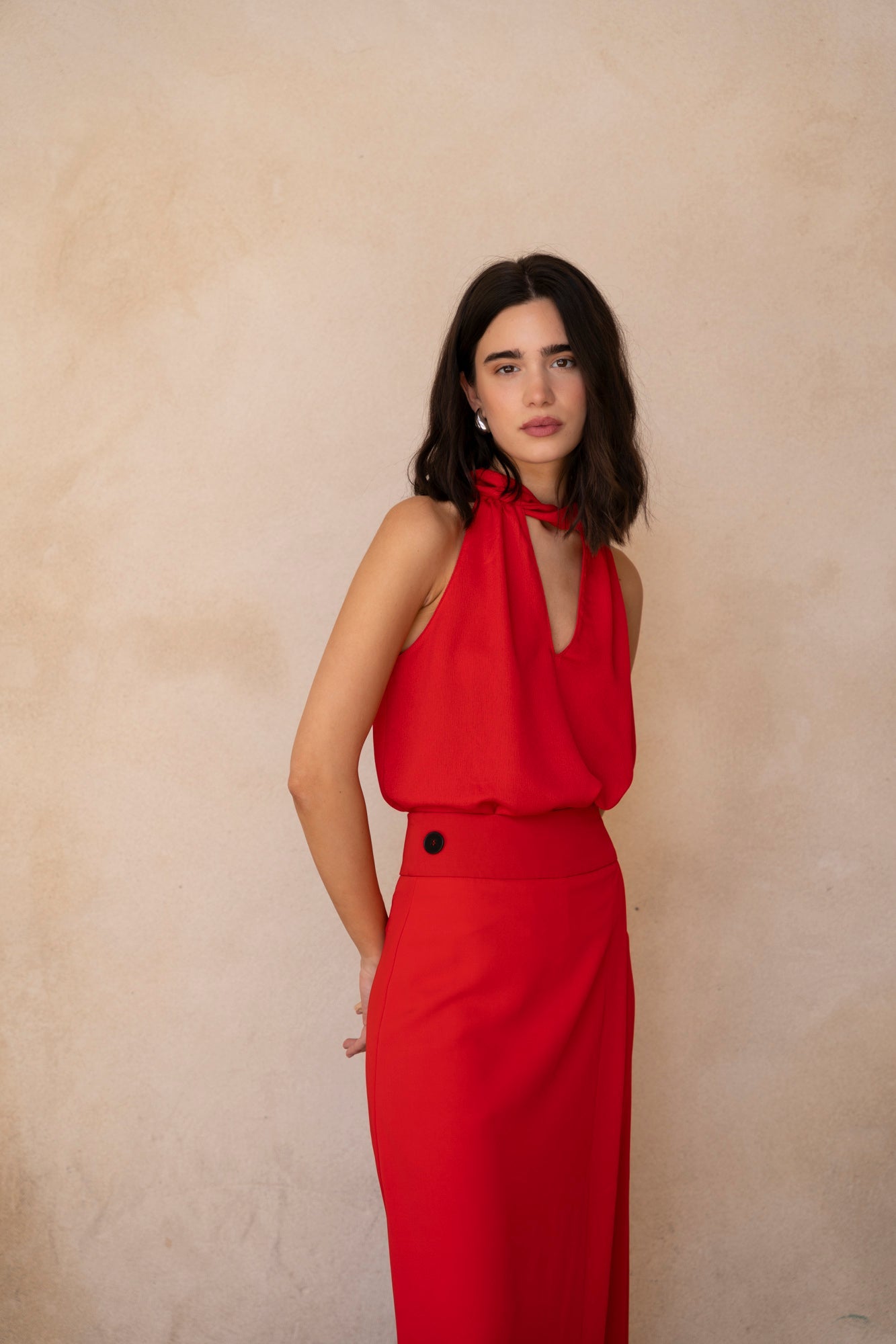 Haut rouge femme col noué – Top décolleté élégant et moderne Sapiato