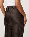 Détail jacquard floral marron