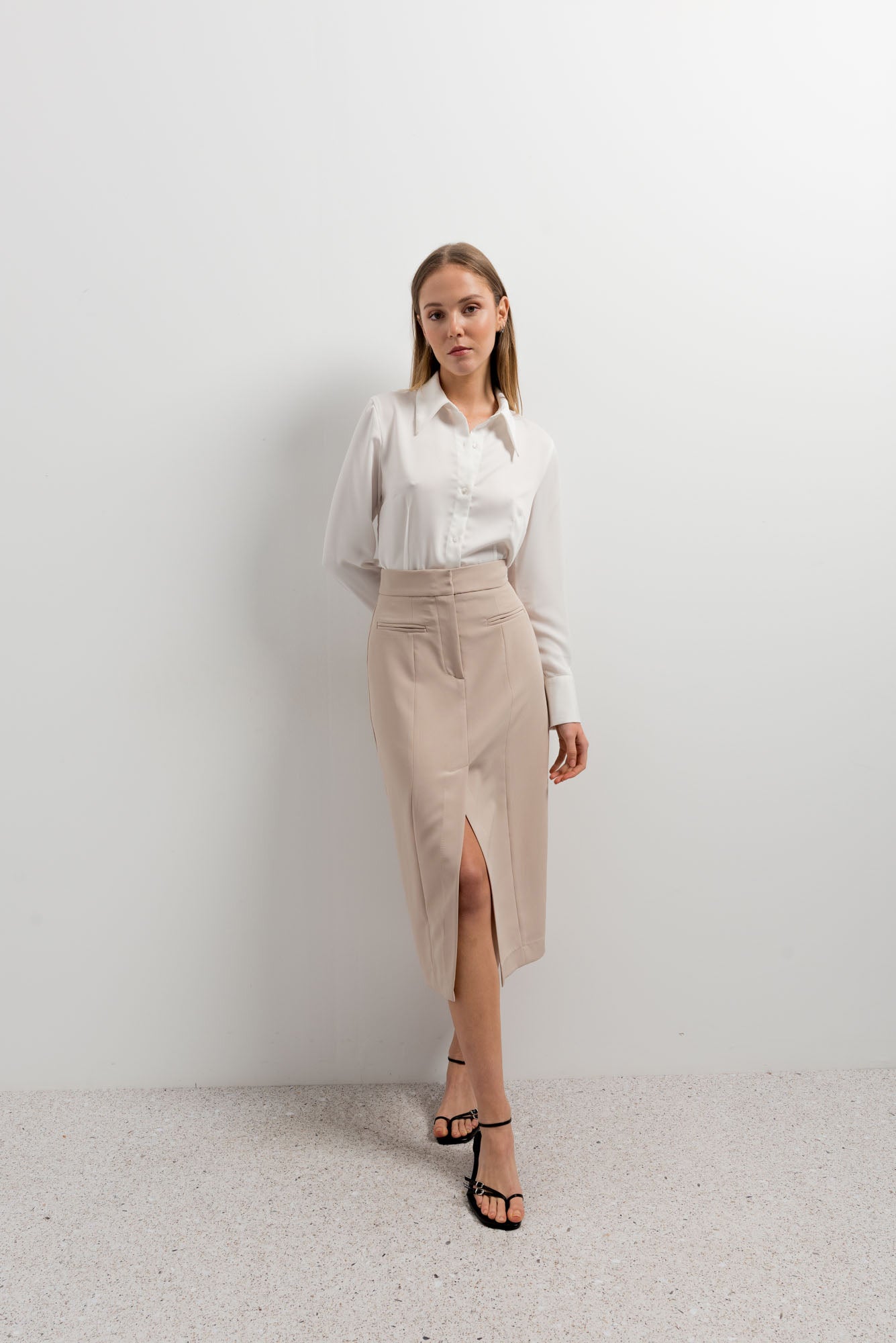 Falda midi con abertura elegante: elegancia y comodidad para el día a día