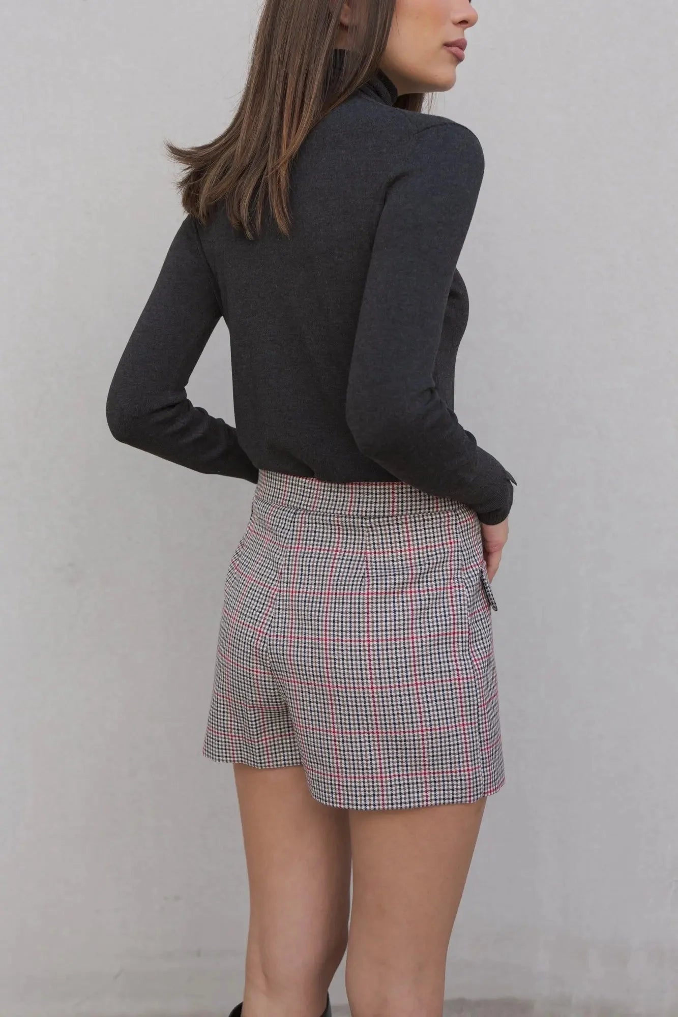 Jupe-short à carreaux femme taille haute avec short intégré en noir, rouge et blanc