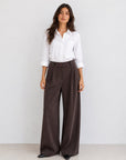 Pantalon large à rayures marron vue de face