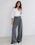 Pantalon large à rayures gris vue de face