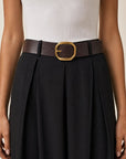 pantalon palazzo noir détail de la boucle de ceinture