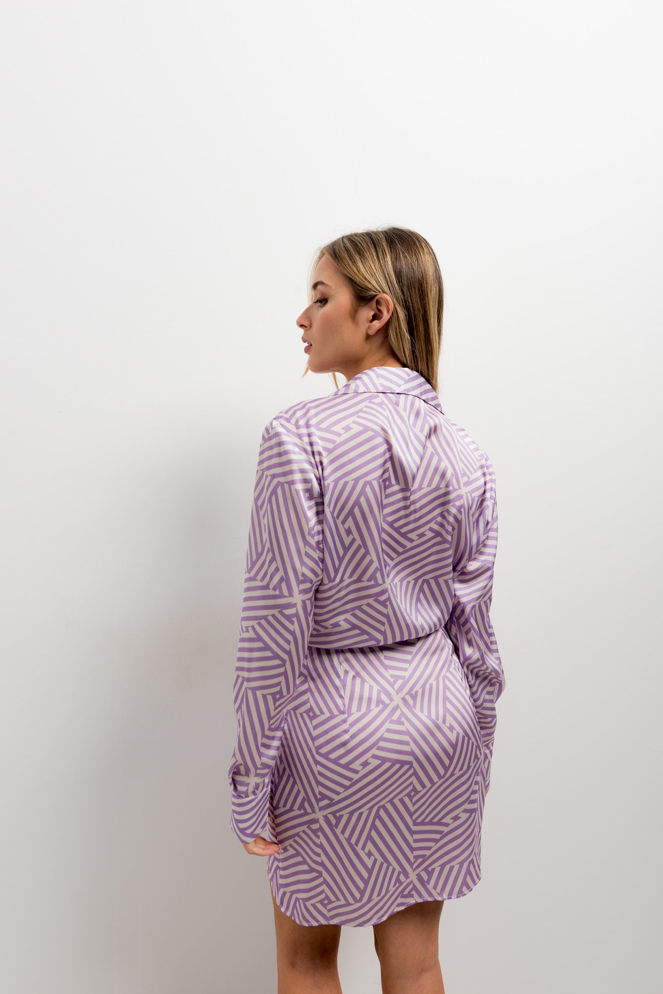Robe chemise courte imprimée violet à rayures graphiques