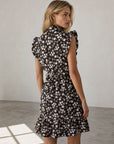 Robe courte fleurie ceinturée