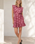 Robe courte fleurie ceinturée