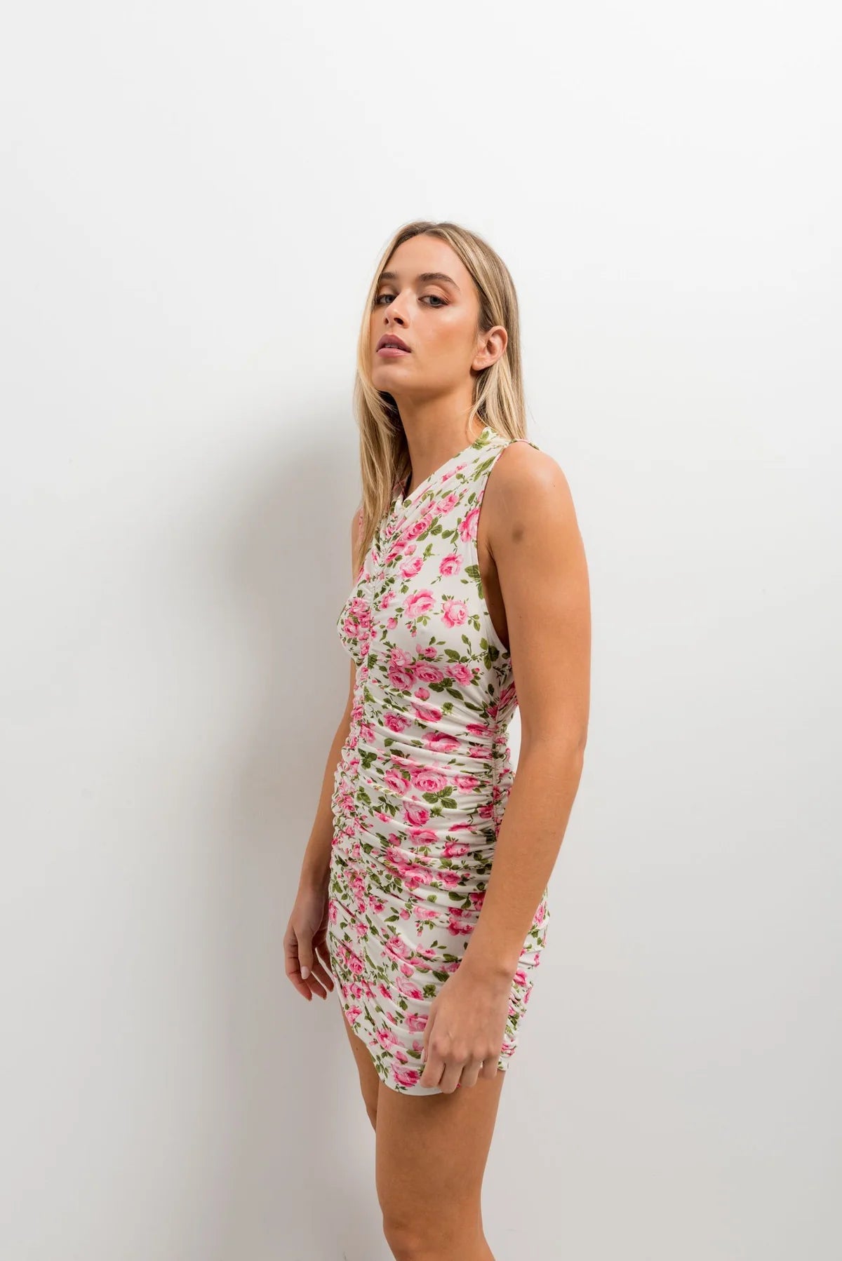 Mini-robe moulante imprimée fleurs roses Sapiato