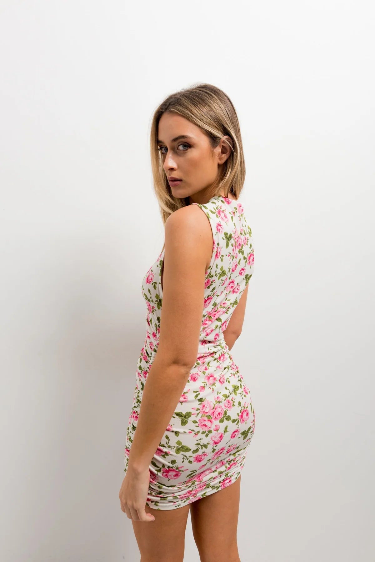 Mini-robe moulante imprimée fleurs roses Sapiato