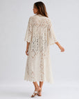Dos du kimono long en crochet beige