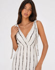robe cache coeur détail décolleté beige