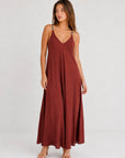 Robe longue évasée col V rouge carmin