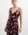Robe longue satinée noire à fleurs roses avec dentelle, élégante robe longue floral