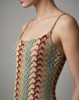 Gros plan maille crochet motif ondulé multicolore