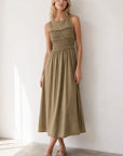 Robe midi fluide à buste smocké
