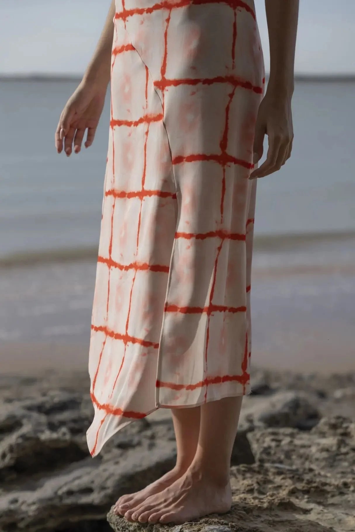 Jupe midi imprimée avec pantalon palazzo clair à motif grille tie-dye rouge