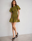 Robe mini smockée fleurie vert olive