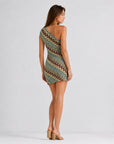 Dos de la robe mini une épaule en crochet