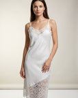Robe nuisette crème avec panneau de dentelle