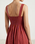 Robe midi zoom sur le dos smocké