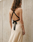 Robe longue dos nu en lin écru