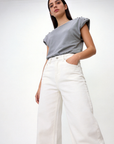 top t shirt a epaulettes cloutees en coton image 5
