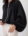 veste bomber satinée noire détail manches ballon