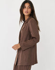 Veste marron vue de profil