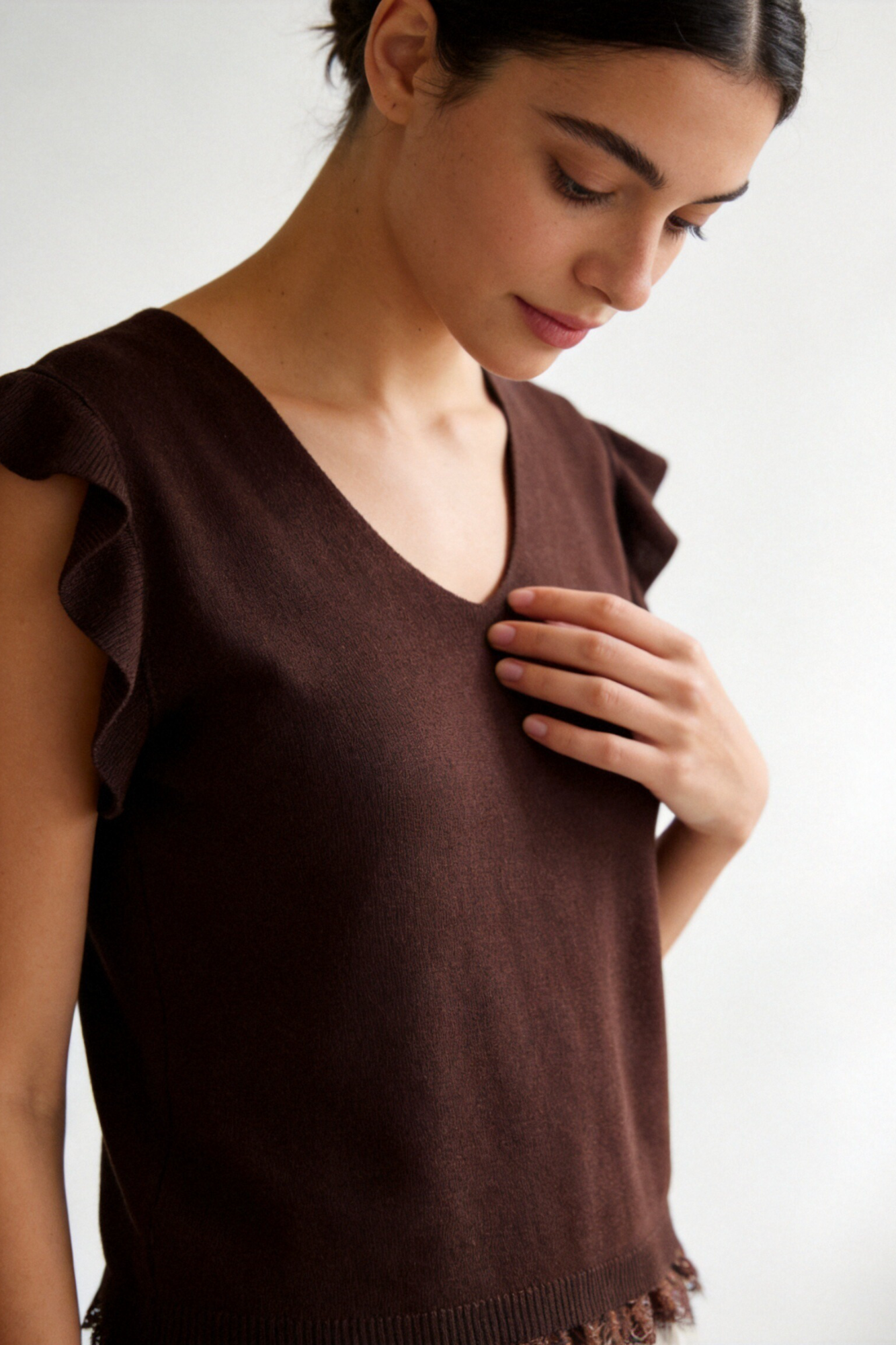 02. 02 blouse maille viscose col v volants dentelle image 4