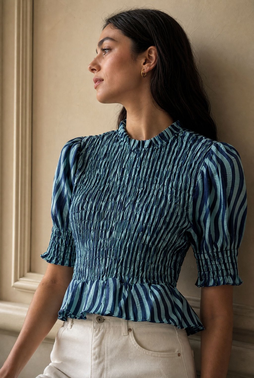  Blouse péplum smockée à col volanté