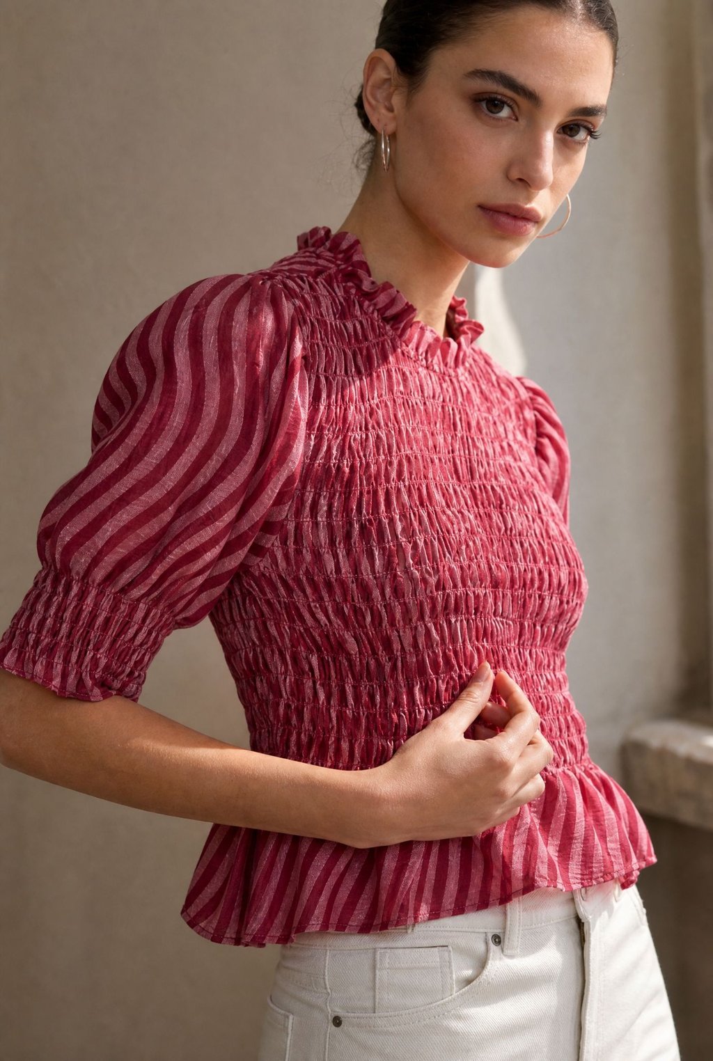 02. Blouse péplum smockée à col volanté