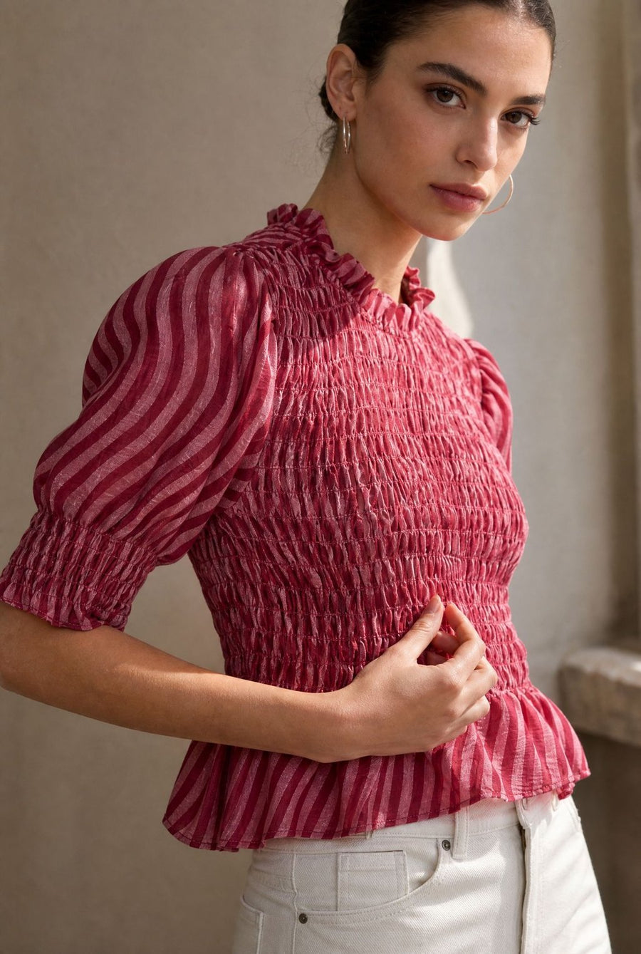 02. Blouse péplum smockée à col volanté