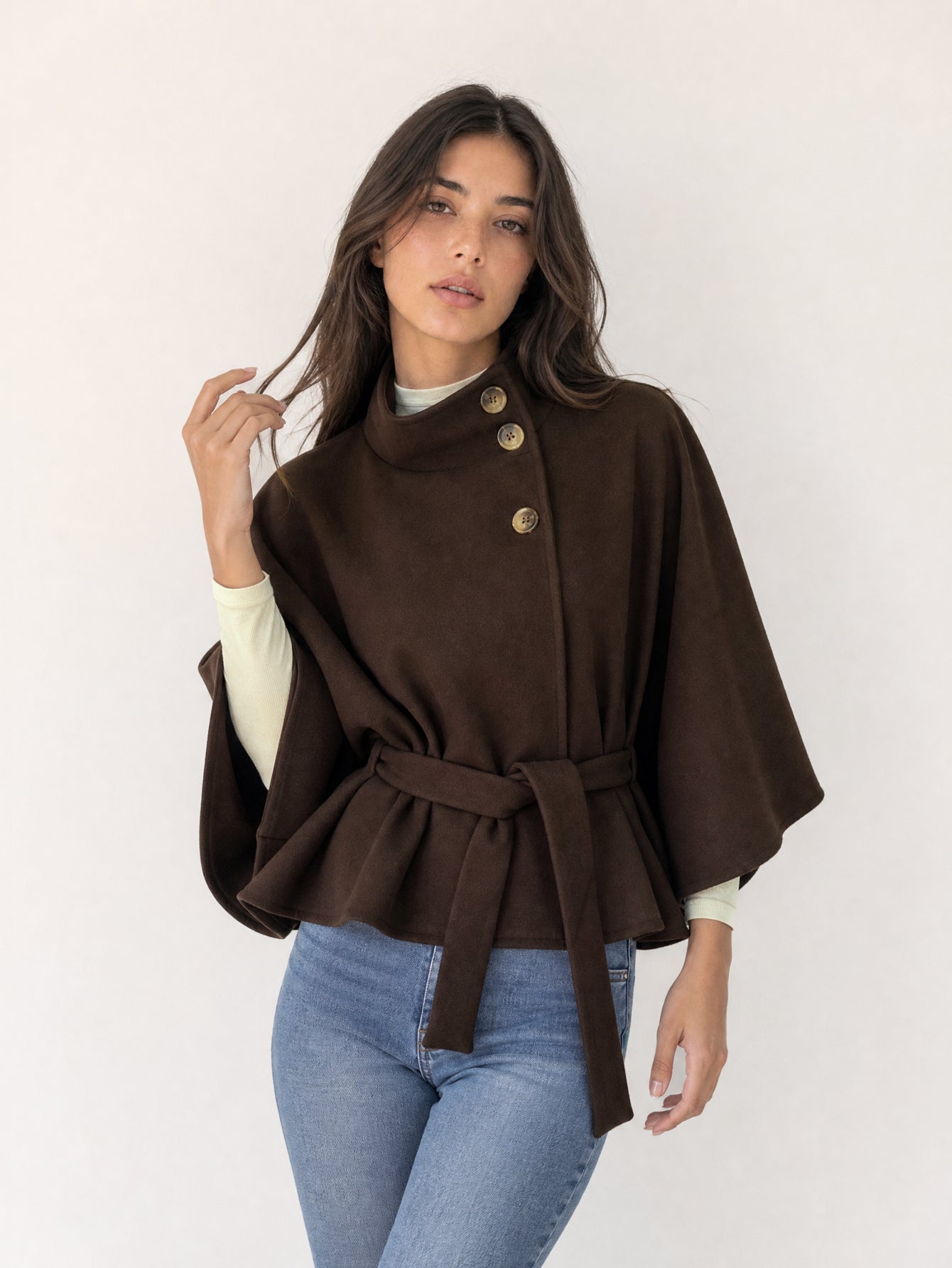 Cape marron face avec ceinture