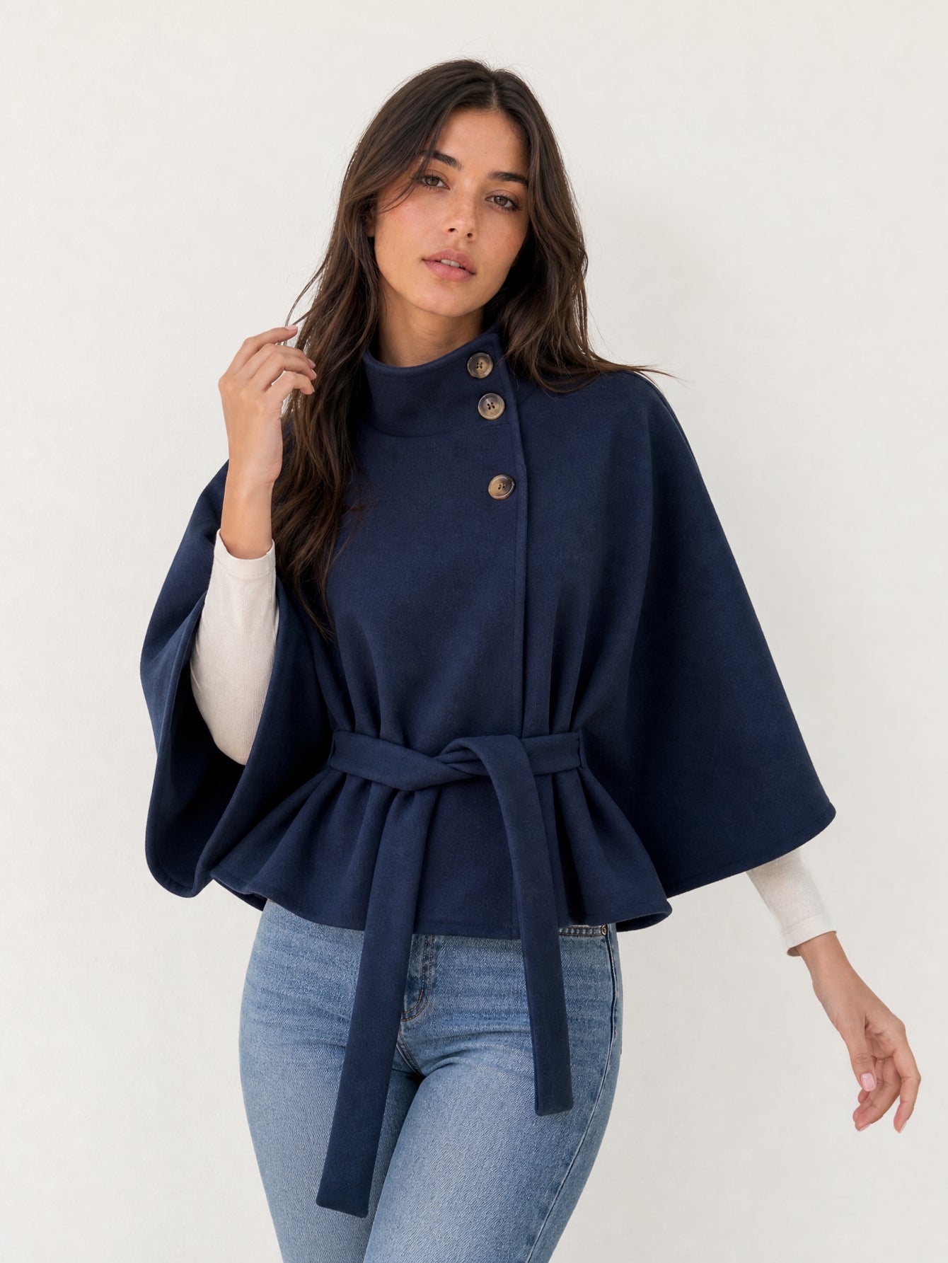 Cape bleu nuit face en studio