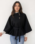 Cape noire face en studio