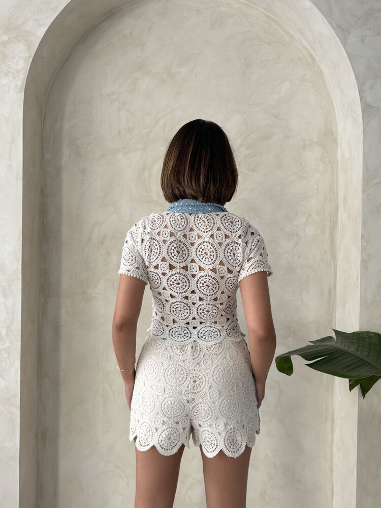 02. 02 chemise crochet ecrue col denim image 5