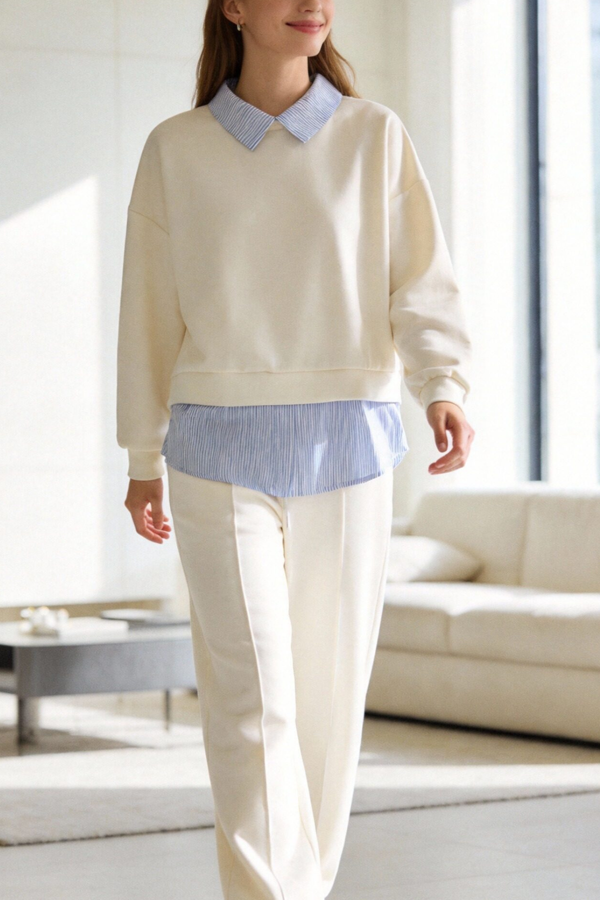 Ensemble sweat + pantalon beige en marche