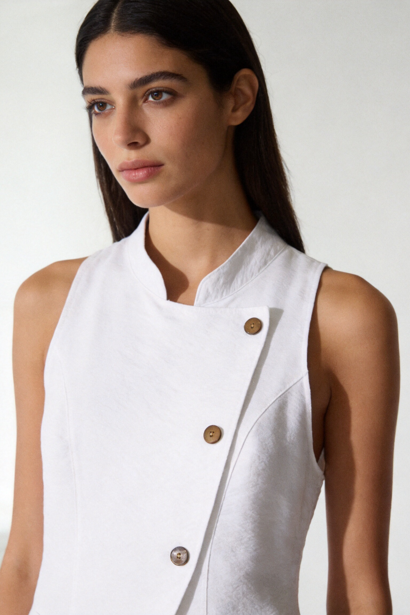 ensemble gilet croise et pantalon large en viscose image 4