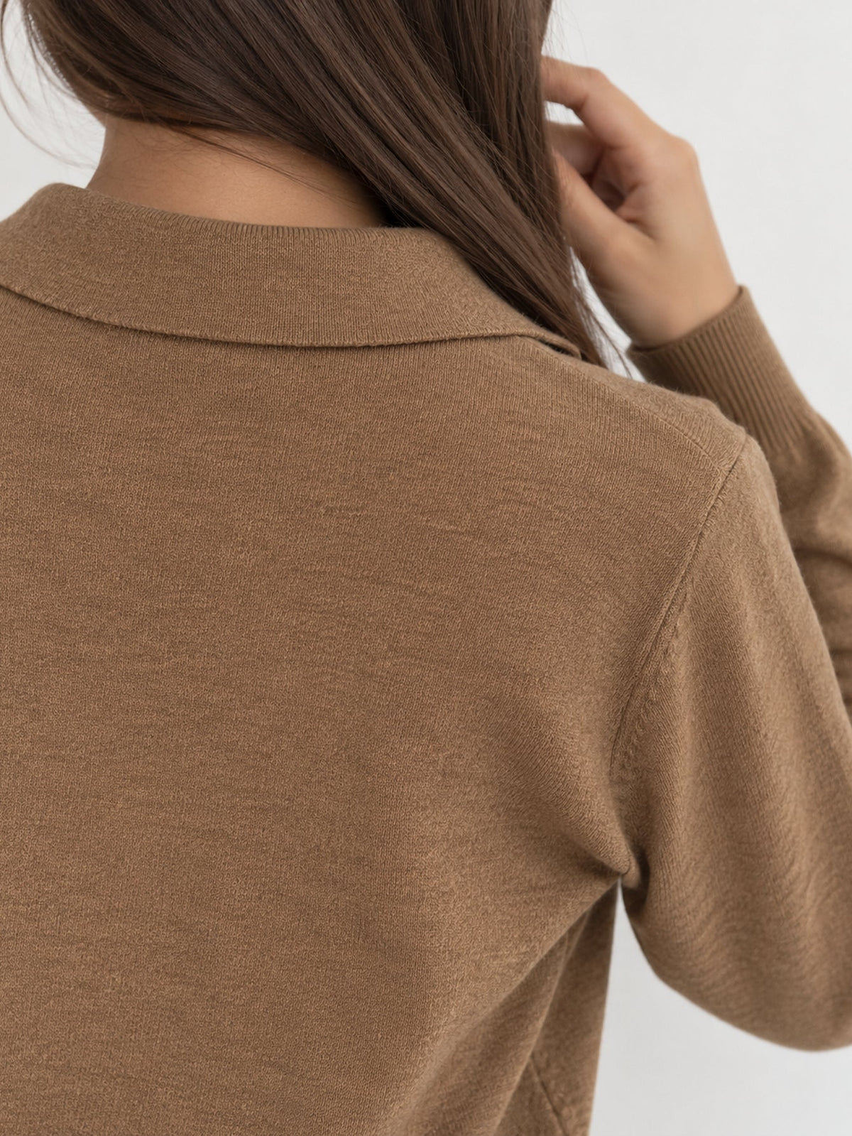 Pull en maille camel détail col au dos